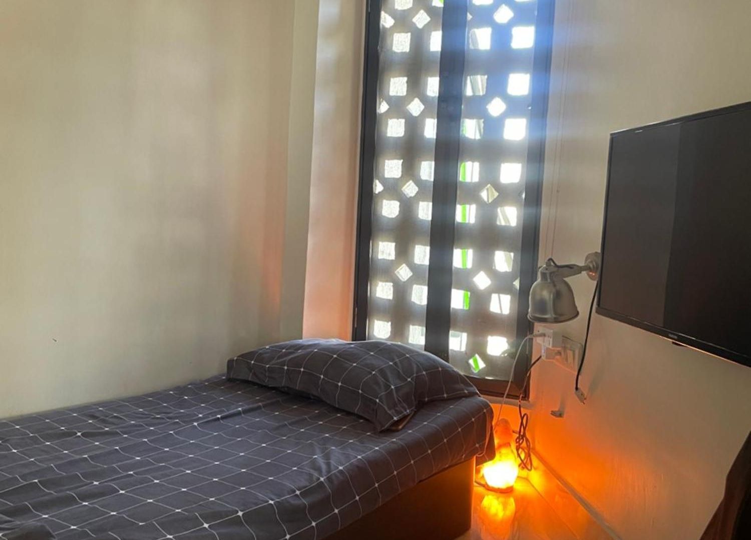 Eternal Sunshine Pod Homestay Mumbai