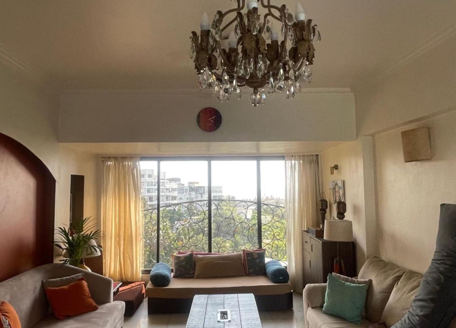 Eternal Sunshine Pod Homestay Mumbai