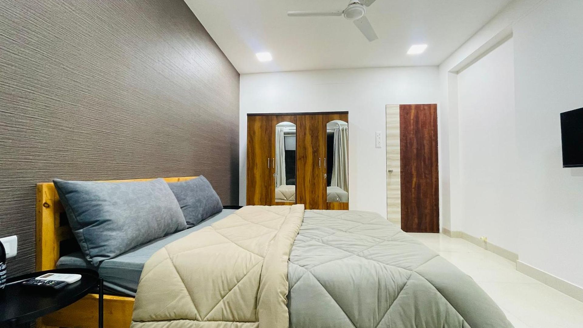 Luxe-bnb Near Airport Homestay