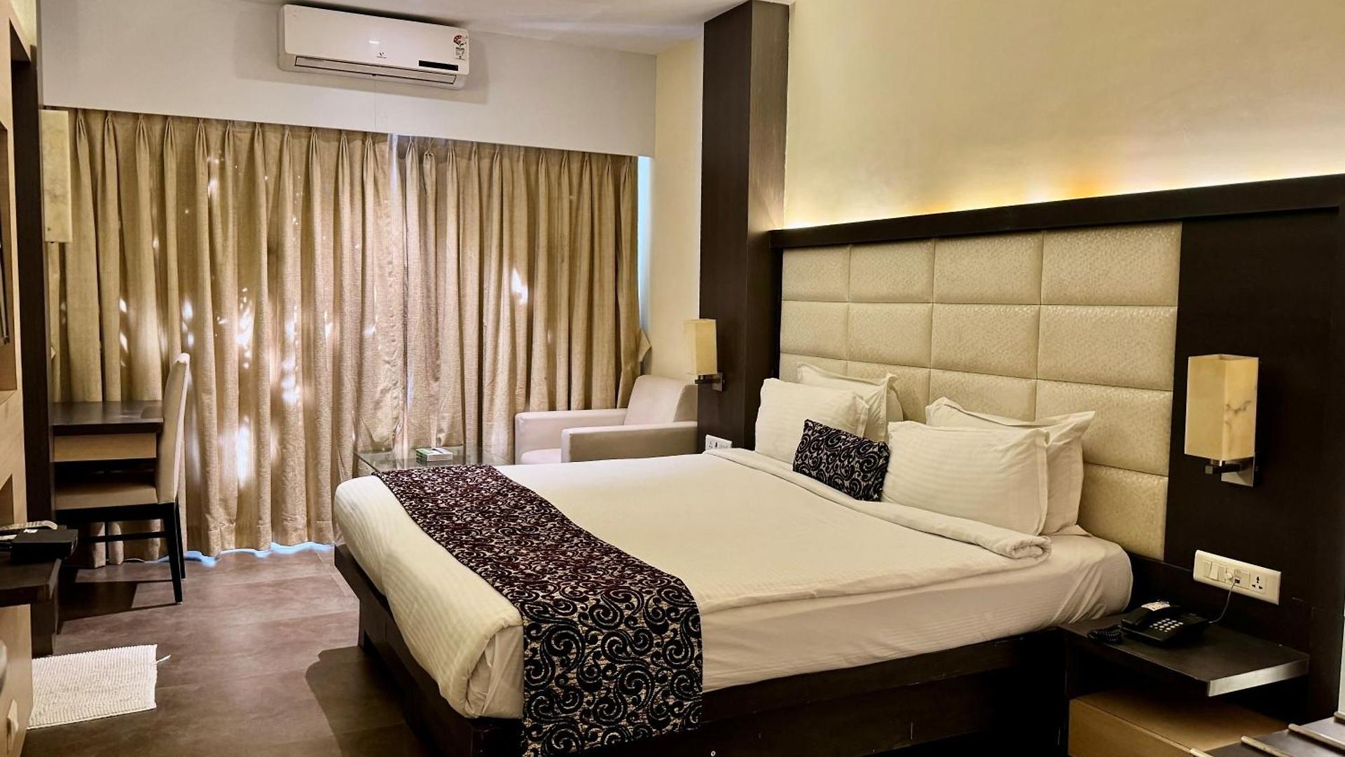 Galaxy Beacon Hotel, Santacruz ,mumbai Hotel 4*