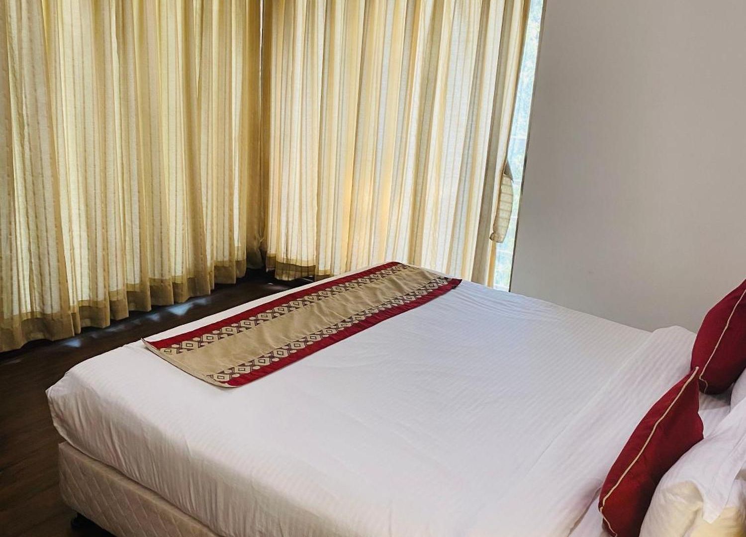House Luxury Apartments, Santacruz East Mumbai