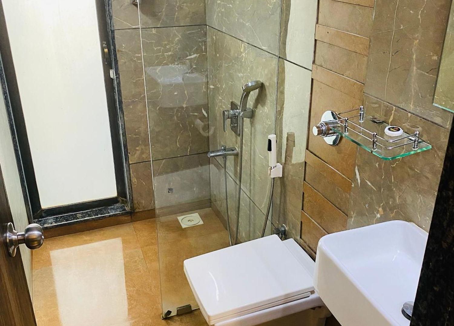 House Luxury Apartments, Santacruz East