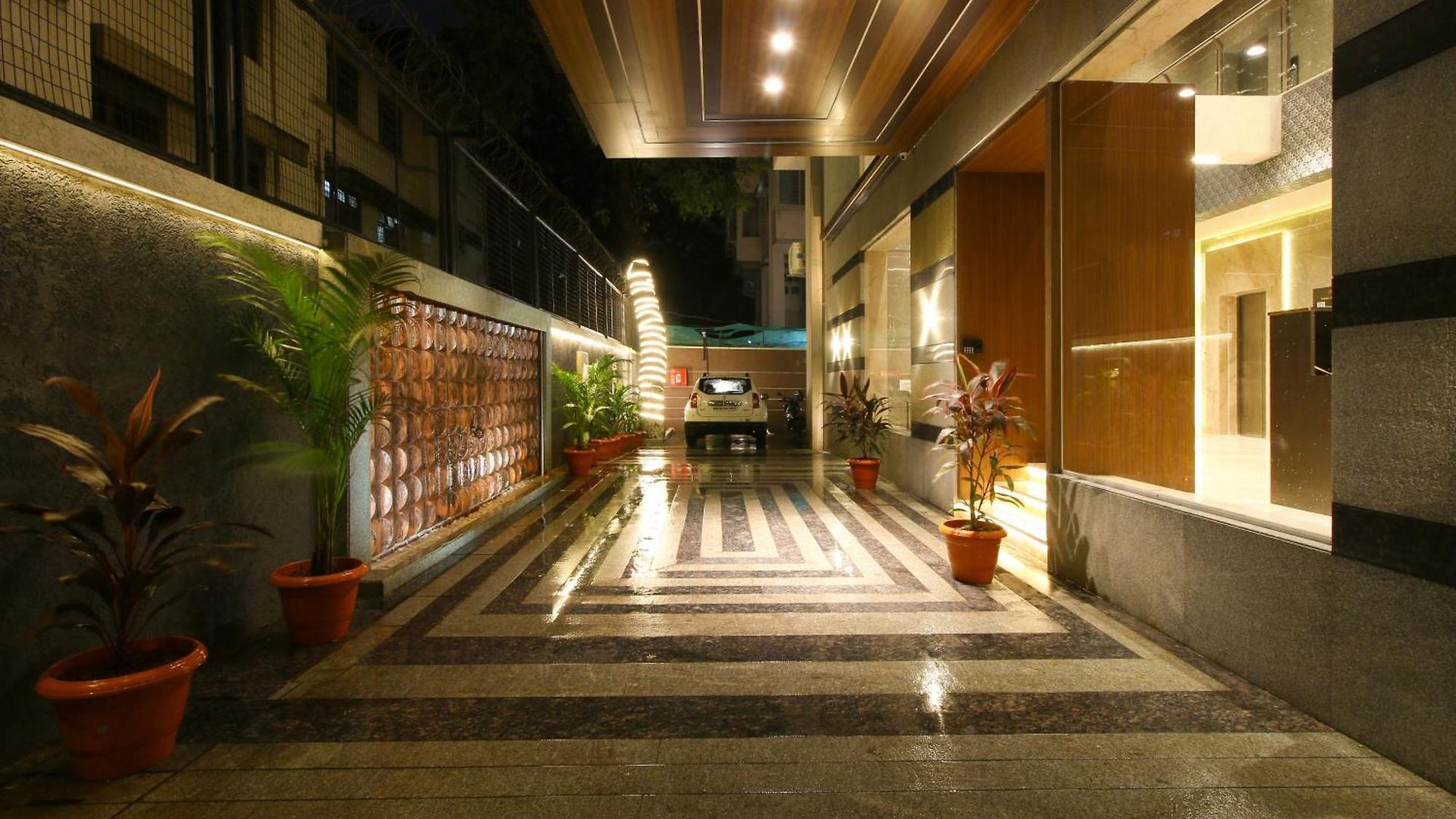 House Luxury Apartments, Santacruz East *
