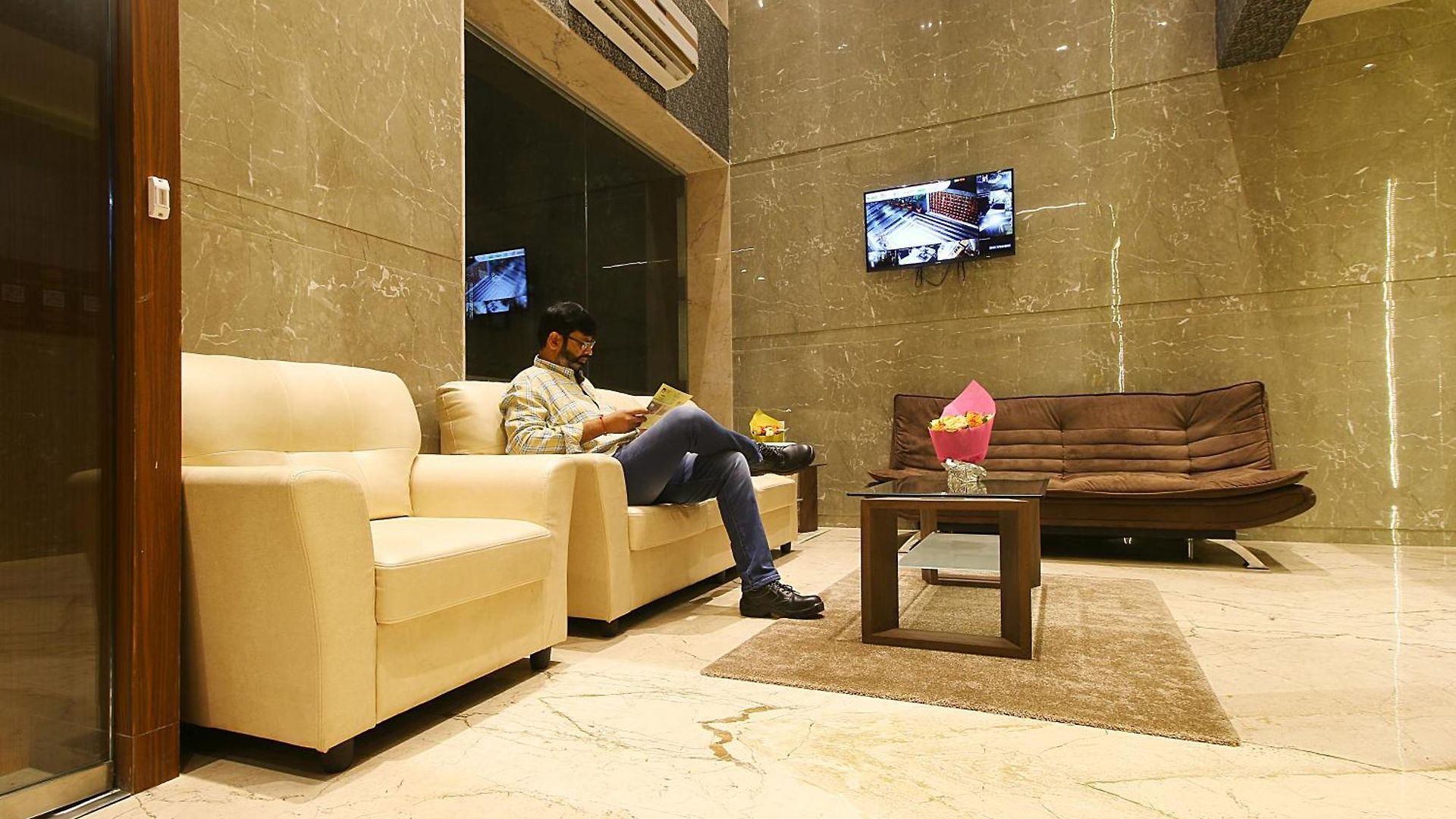 House Luxury Apartments, Santacruz East