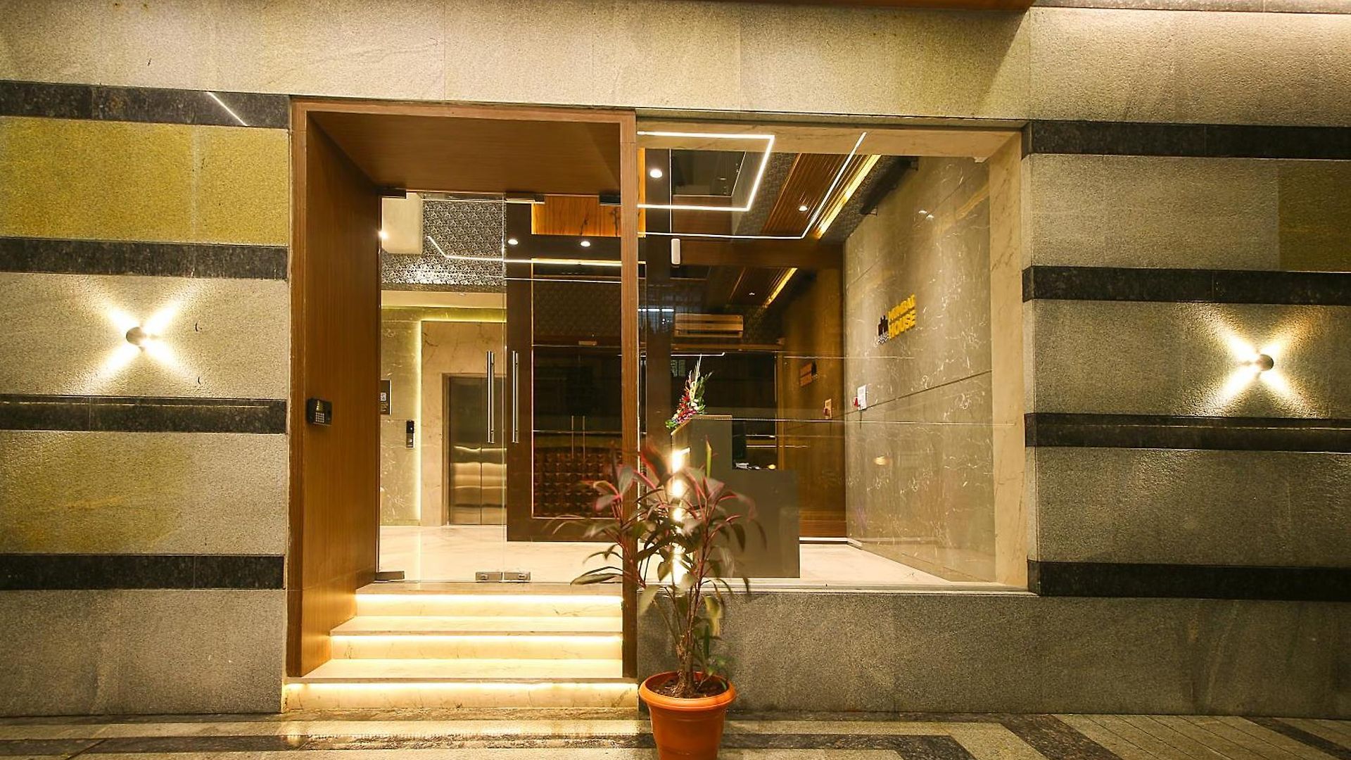 Apartment House Luxury Apartments, Santacruz East *