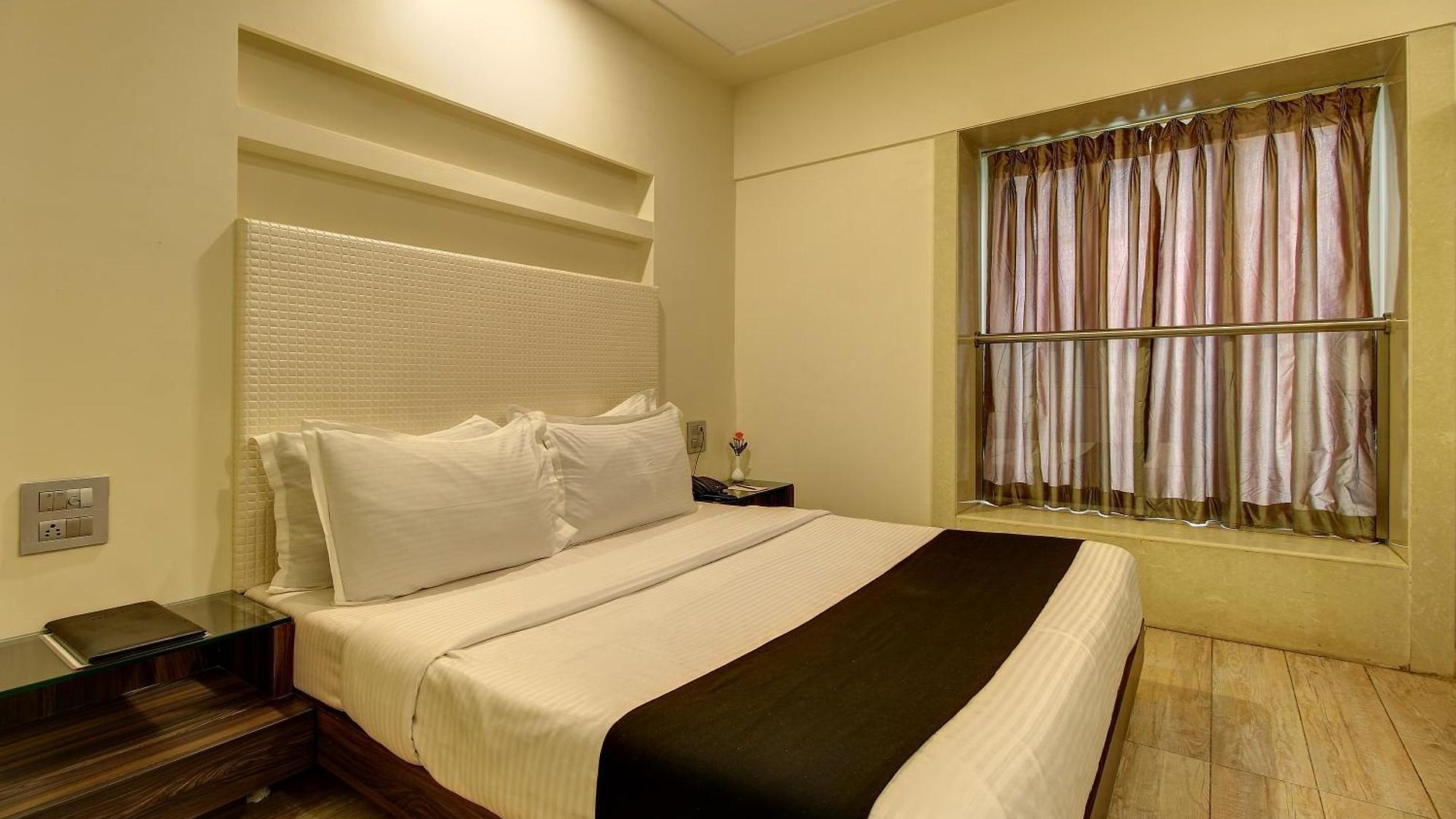 Hotel Mumbai House Juhu Santacruz West Mumbai