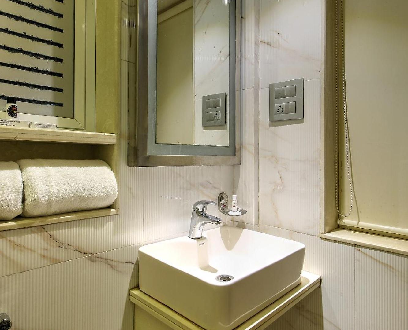 Hotel Mumbai House Juhu Santacruz West 3*