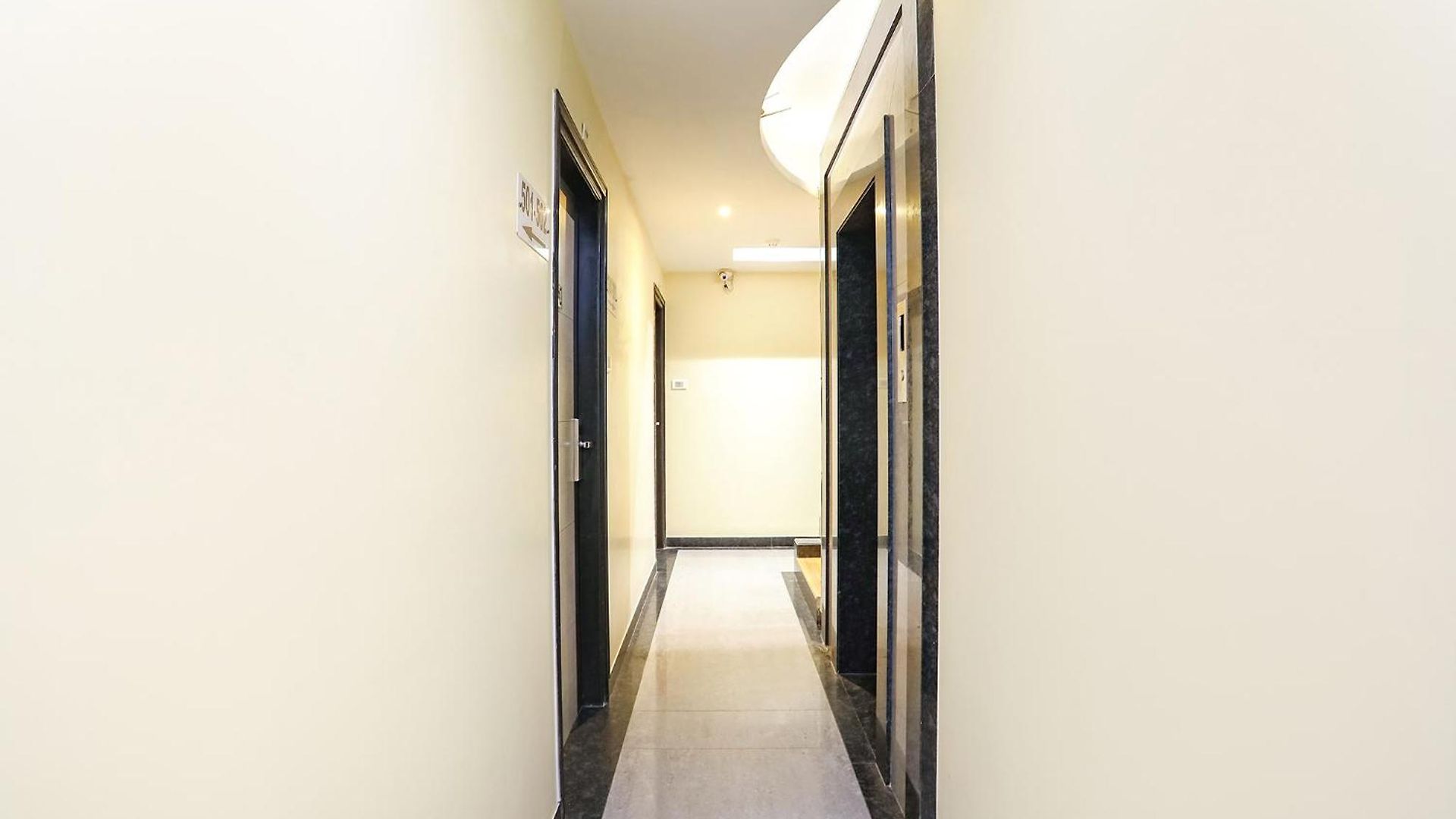 Fabhotel Shubhangan - Nr Bandra 3*