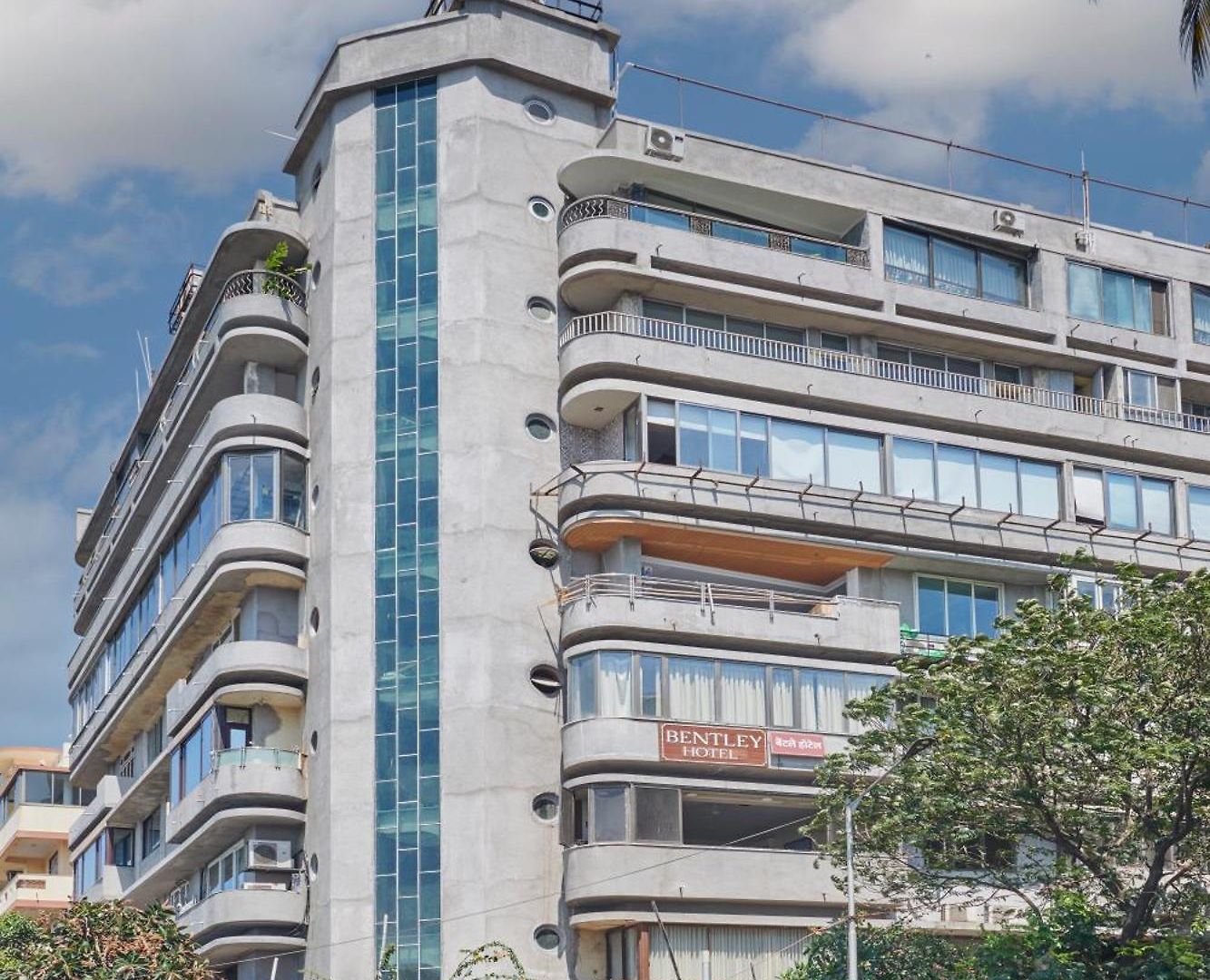 Hotel Bentley Marine Drive 2*