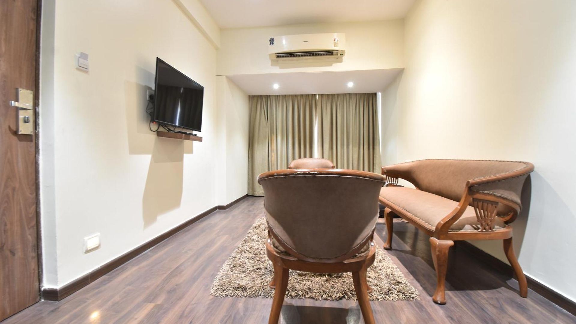 Hotel The Aarya A Smart Business