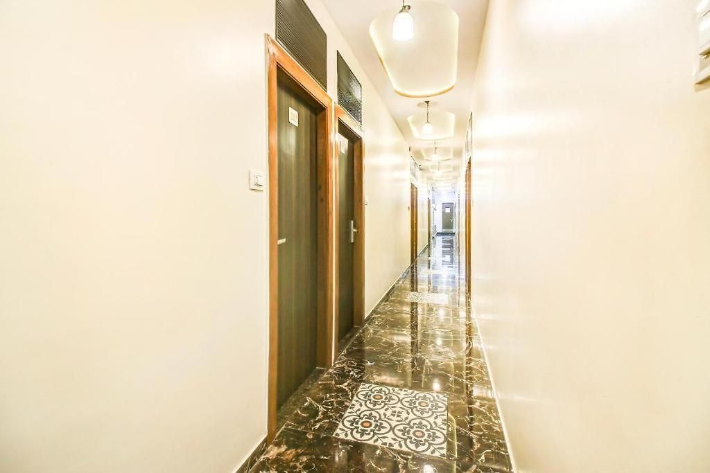 Guest house Glitz Axis International - Nr Iit & T2 3*
