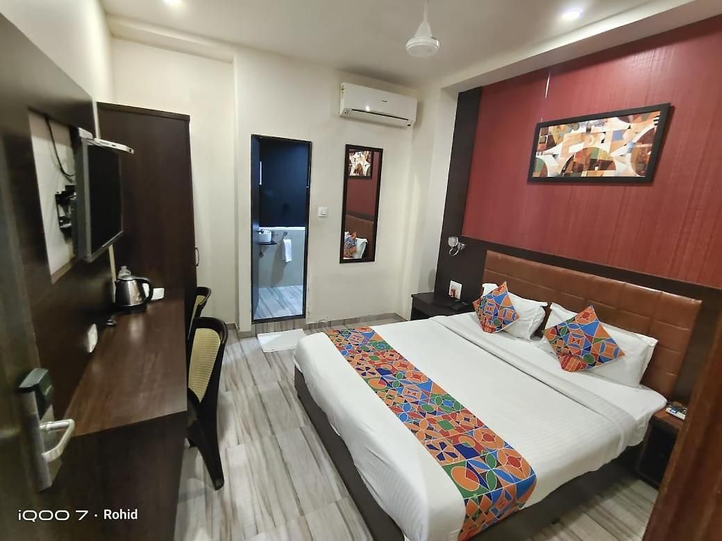 Glitz Axis International - Nr Iit & T2 Guest house Mumbai