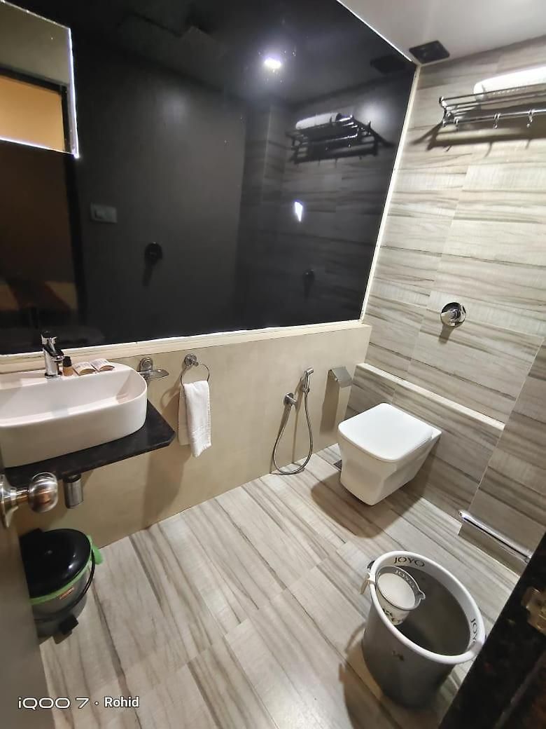Guest house Glitz Axis International - Nr Iit & T2