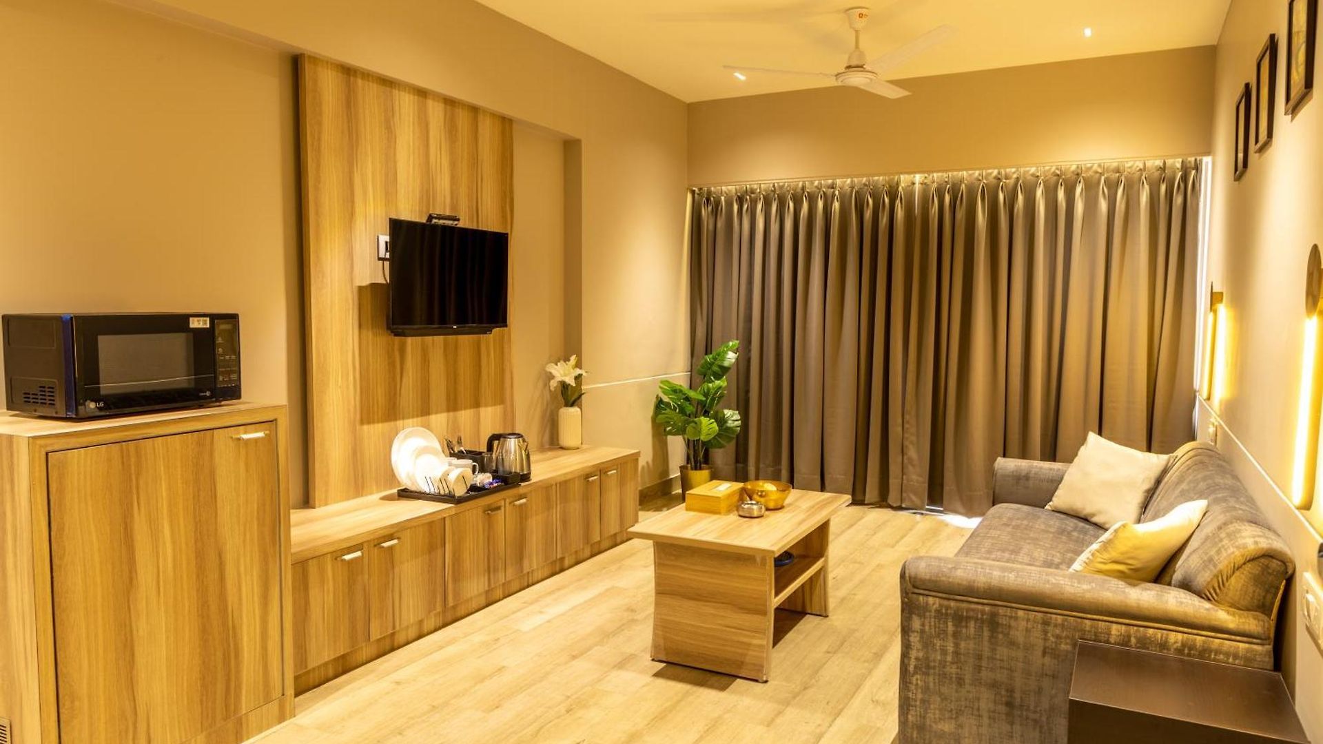 Ashok Deluxe Apartments, Marol Andheri East Hotel 3*