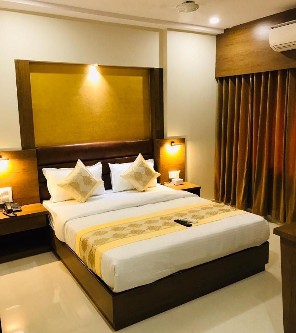 Hotel Crystal Luxury Inn- Bandra 3*