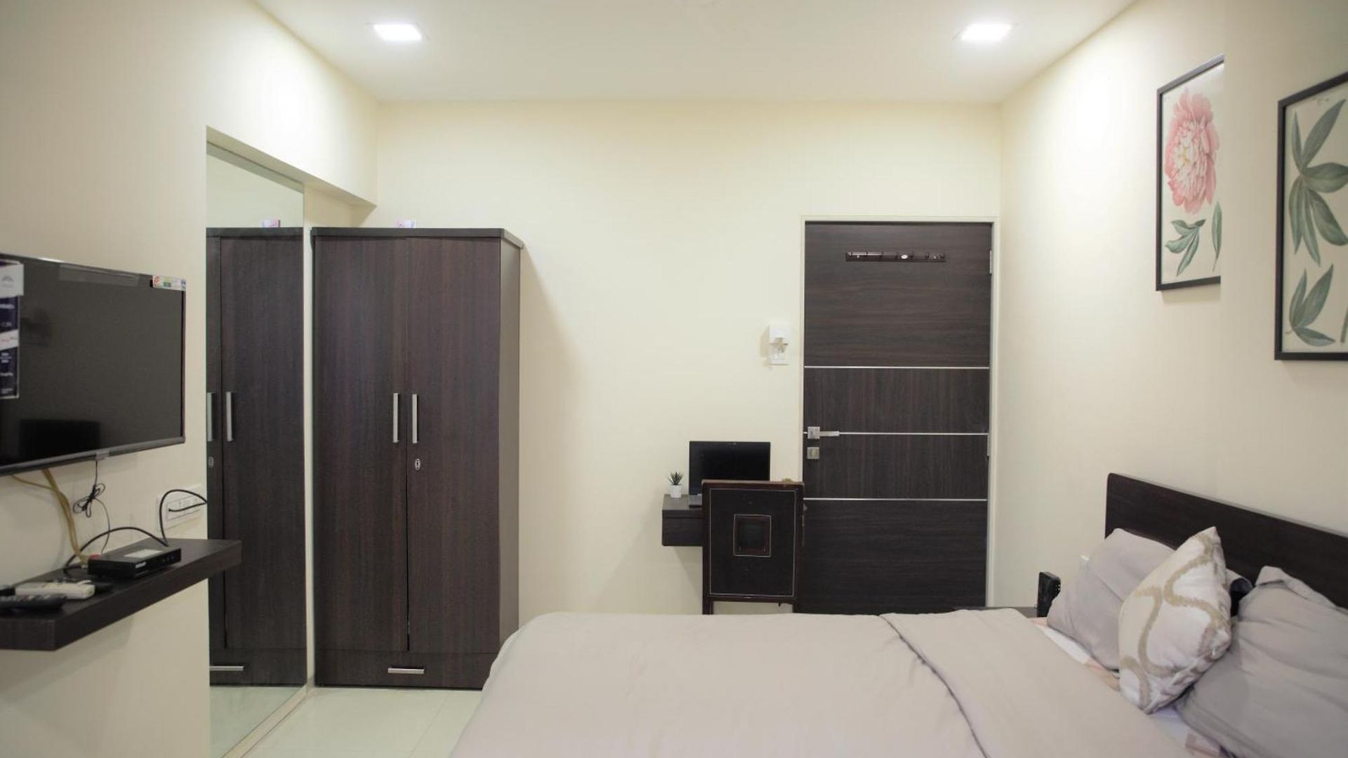 Lite - Parle East Apartment Mumbai