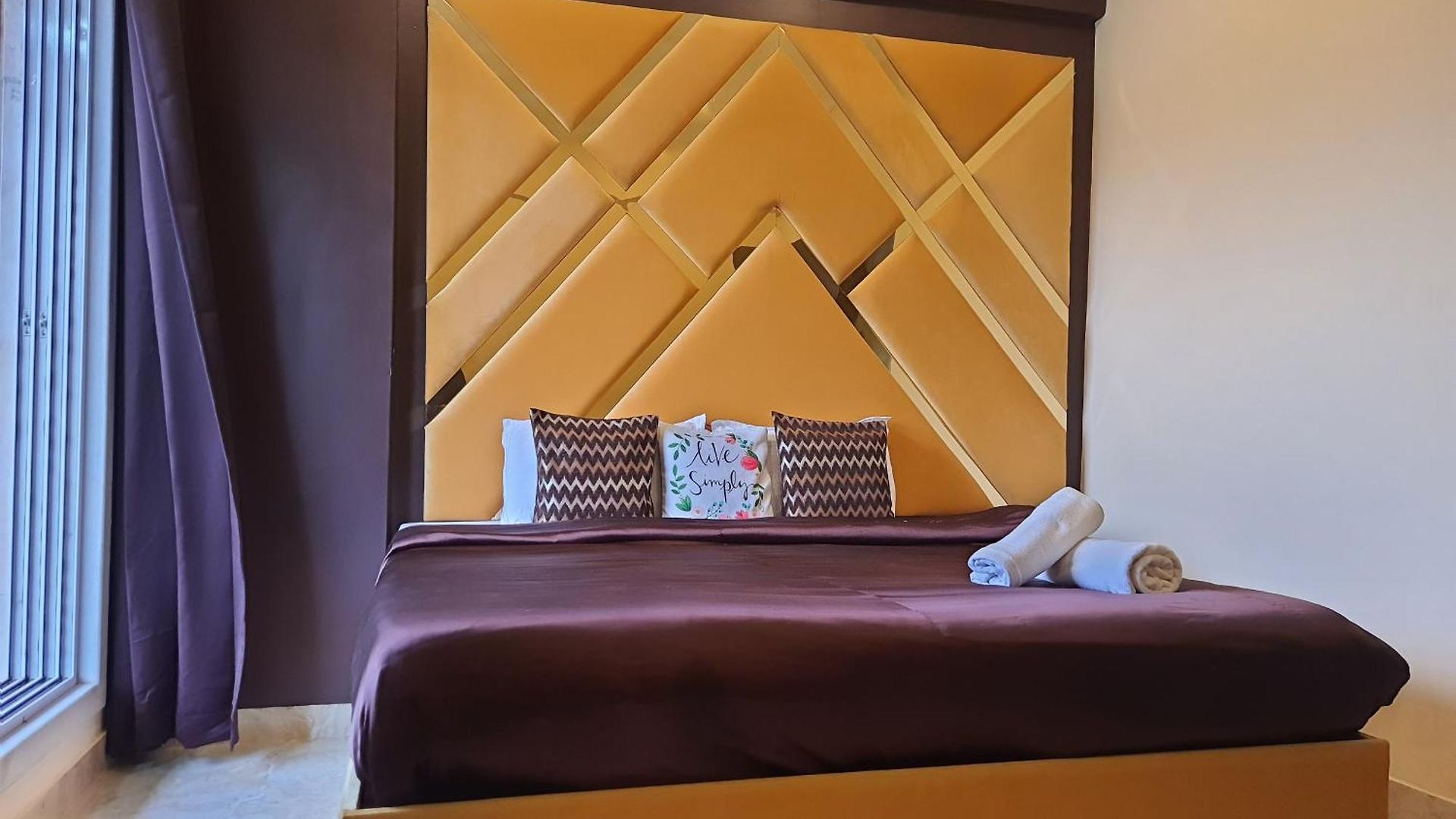Osi Lilavati Bandra Apartment