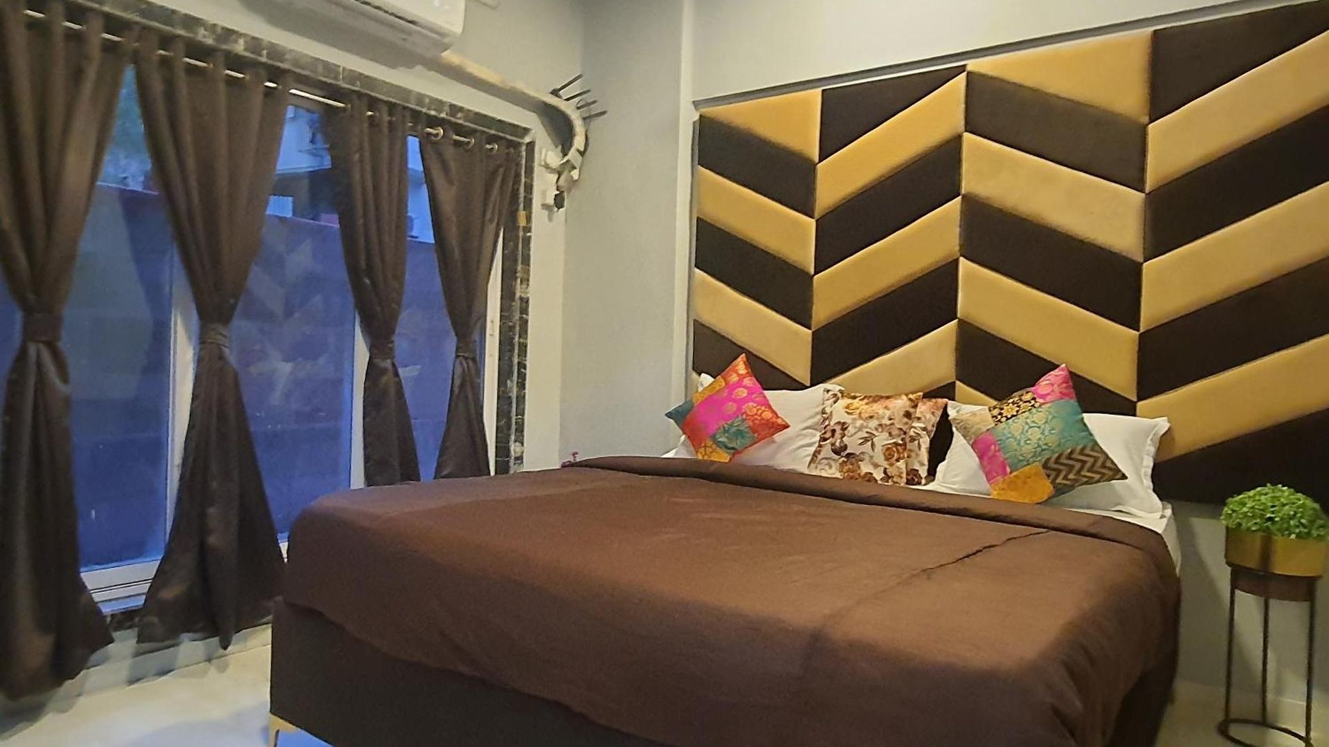 Osi Lilavati Bandra Apartment