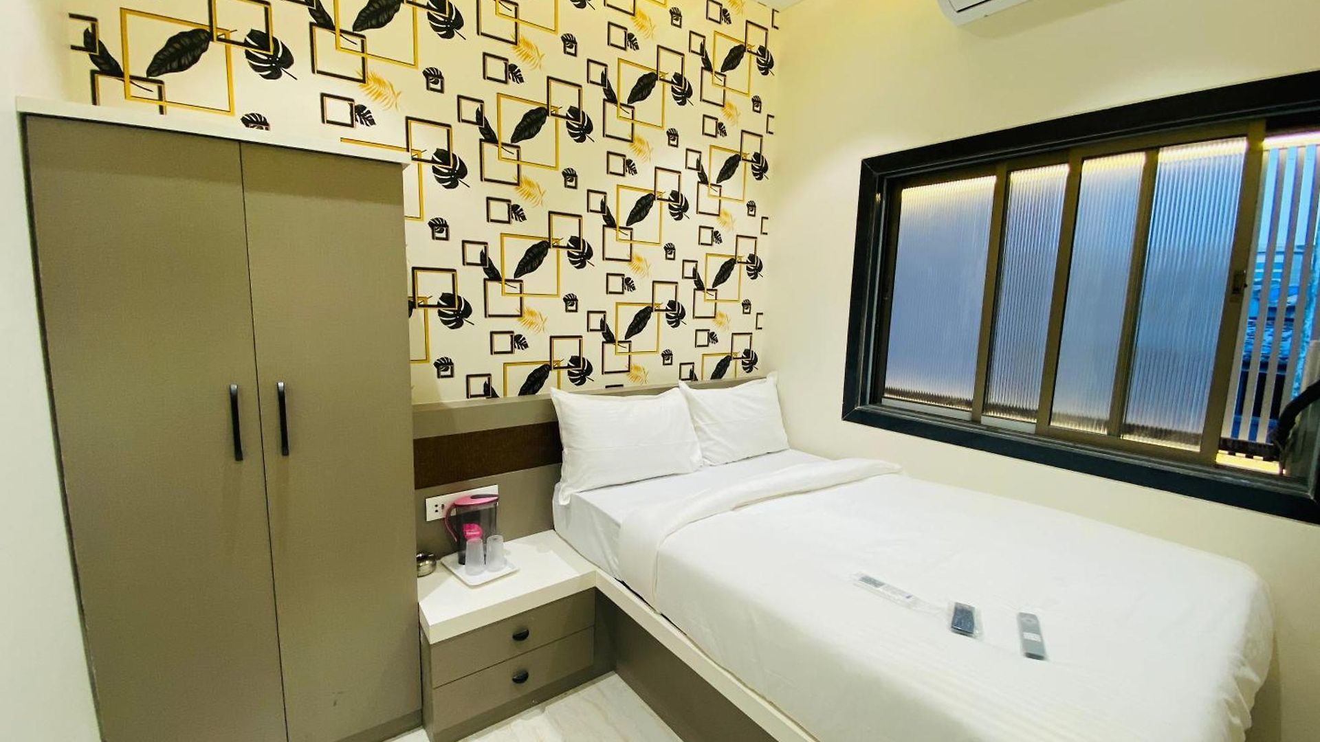 Rose Hotel