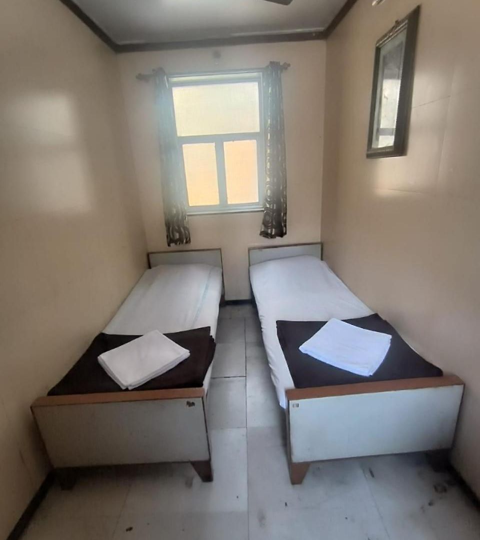 Rupali Hotel *