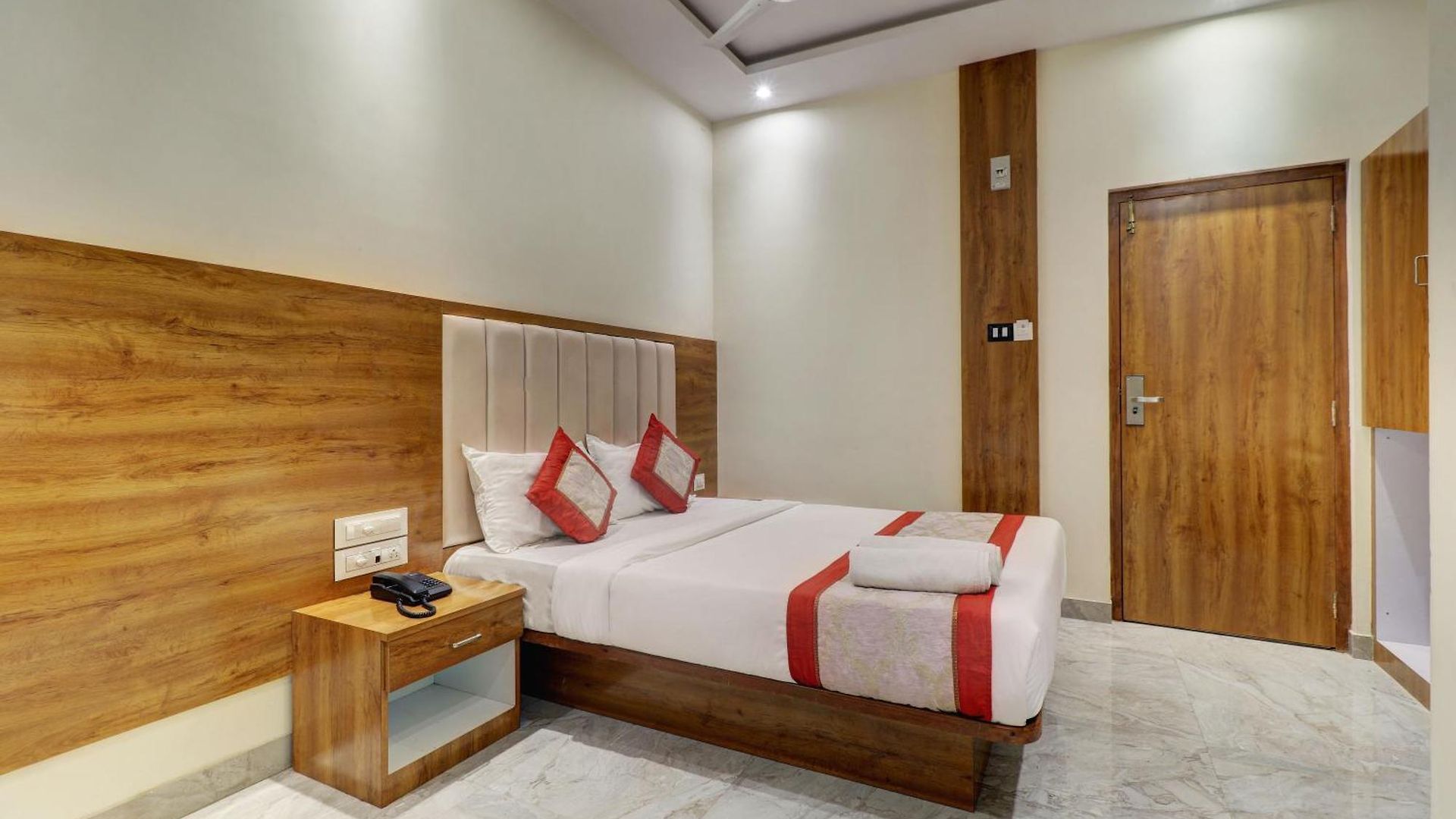 A K Hotel 3*