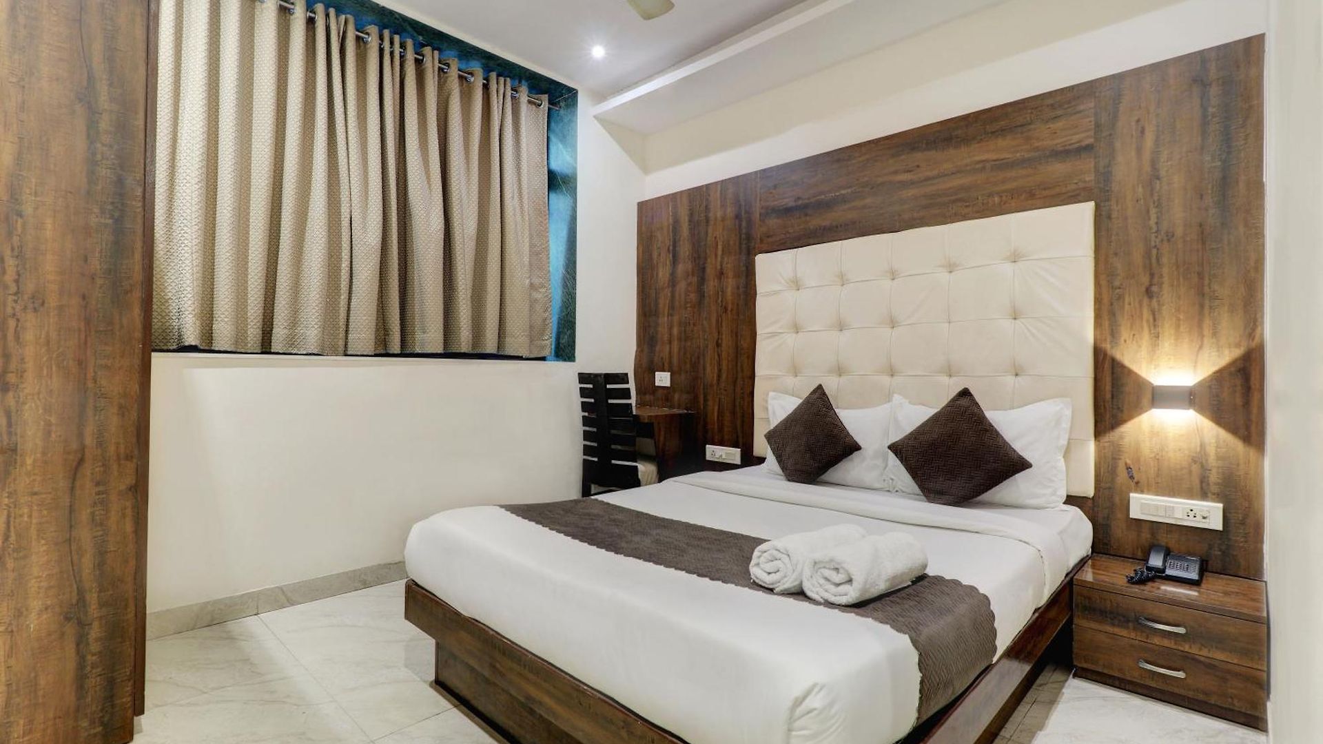 A. K. International - Hotel