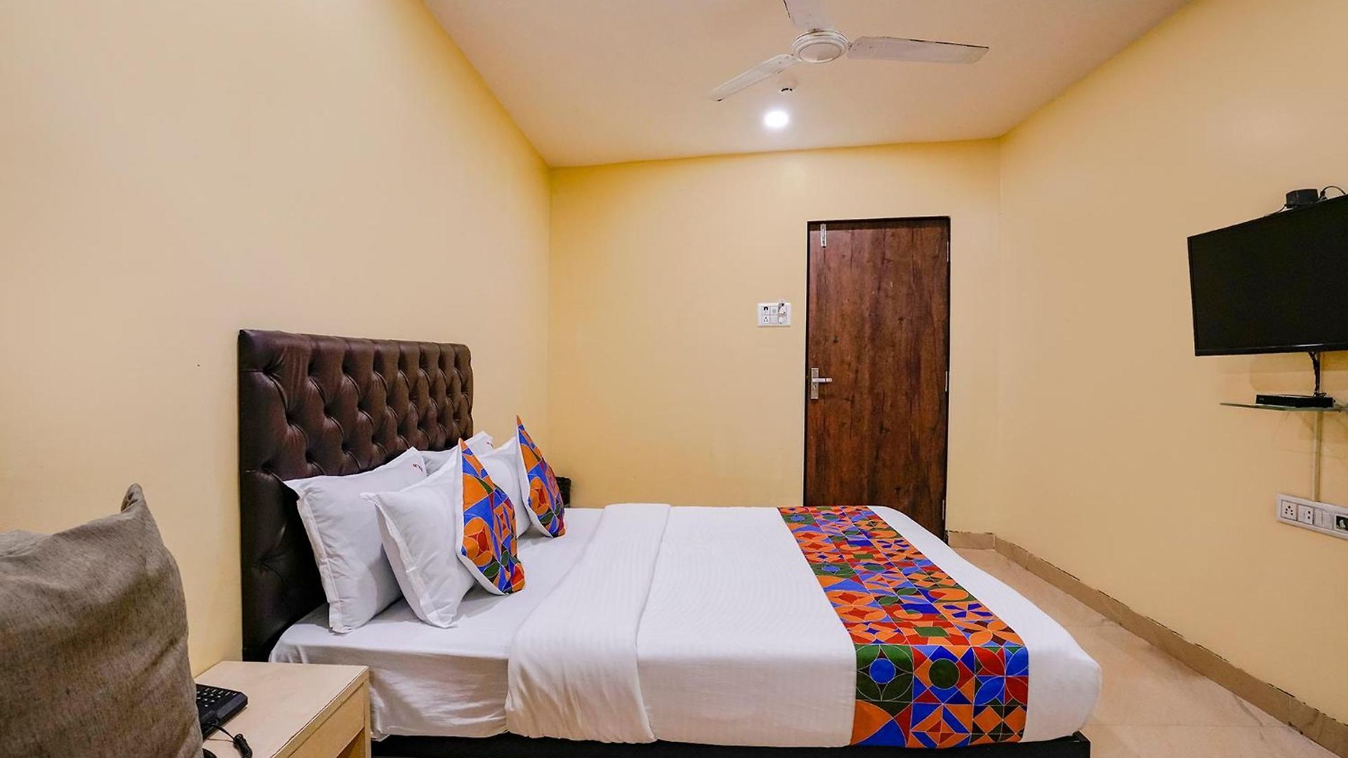 Guest house U Life Residency Mumbai