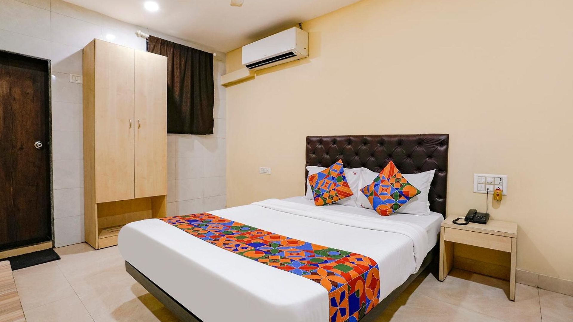 Guest house U Life Residency Mumbai