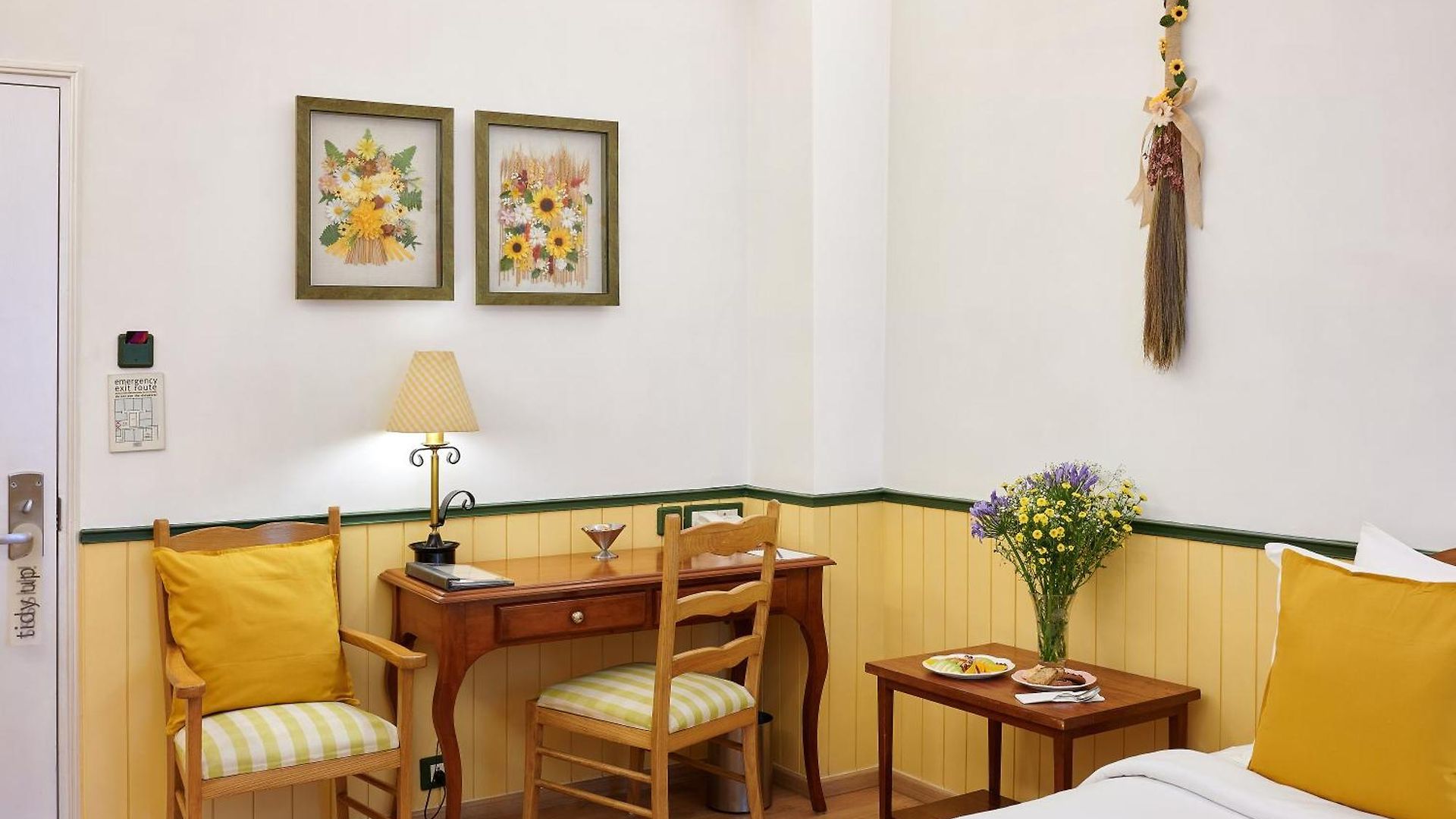 The Gordon House - Near Gateway Of India Hotel Mumbai