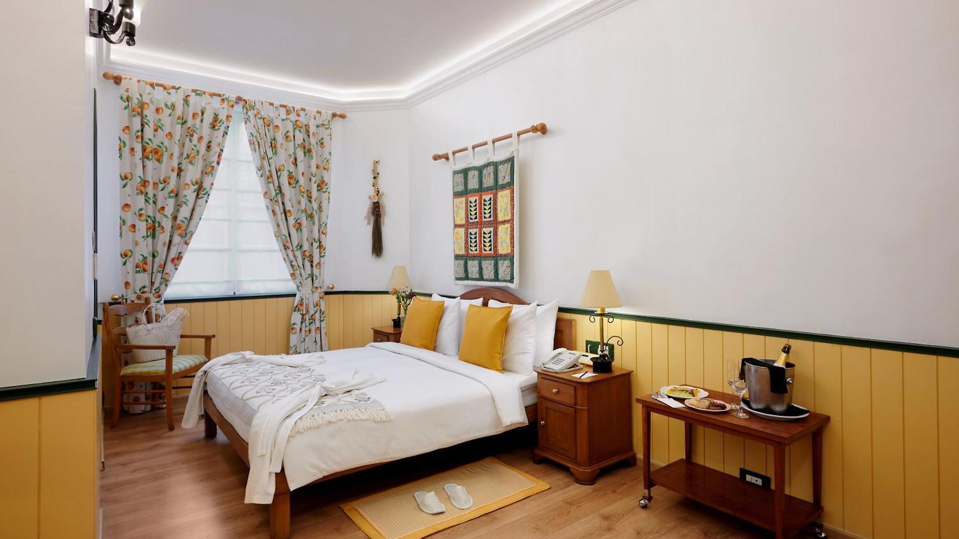 The Gordon House - Near Gateway Of India Hotel Mumbai