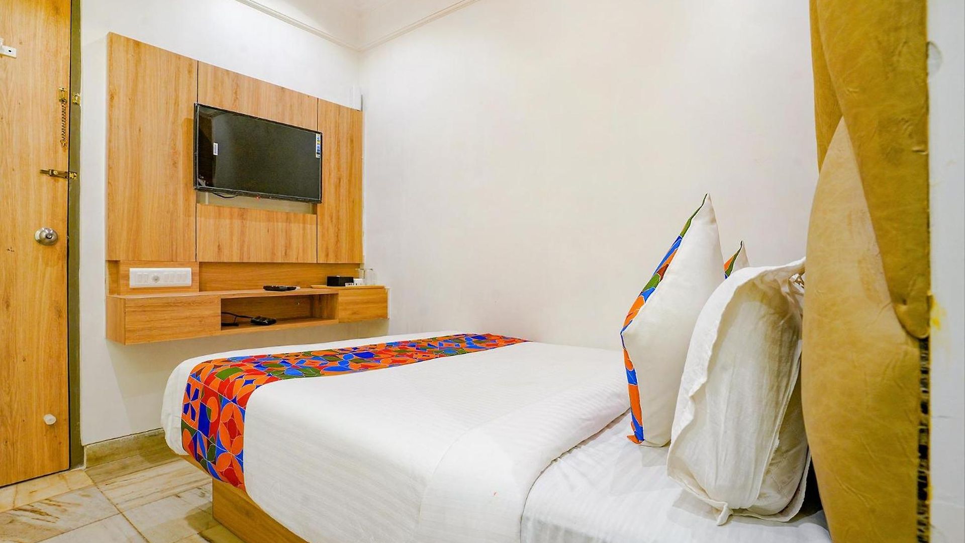 Hotel Fabexpress New Deepak - Nr & Csmt Station