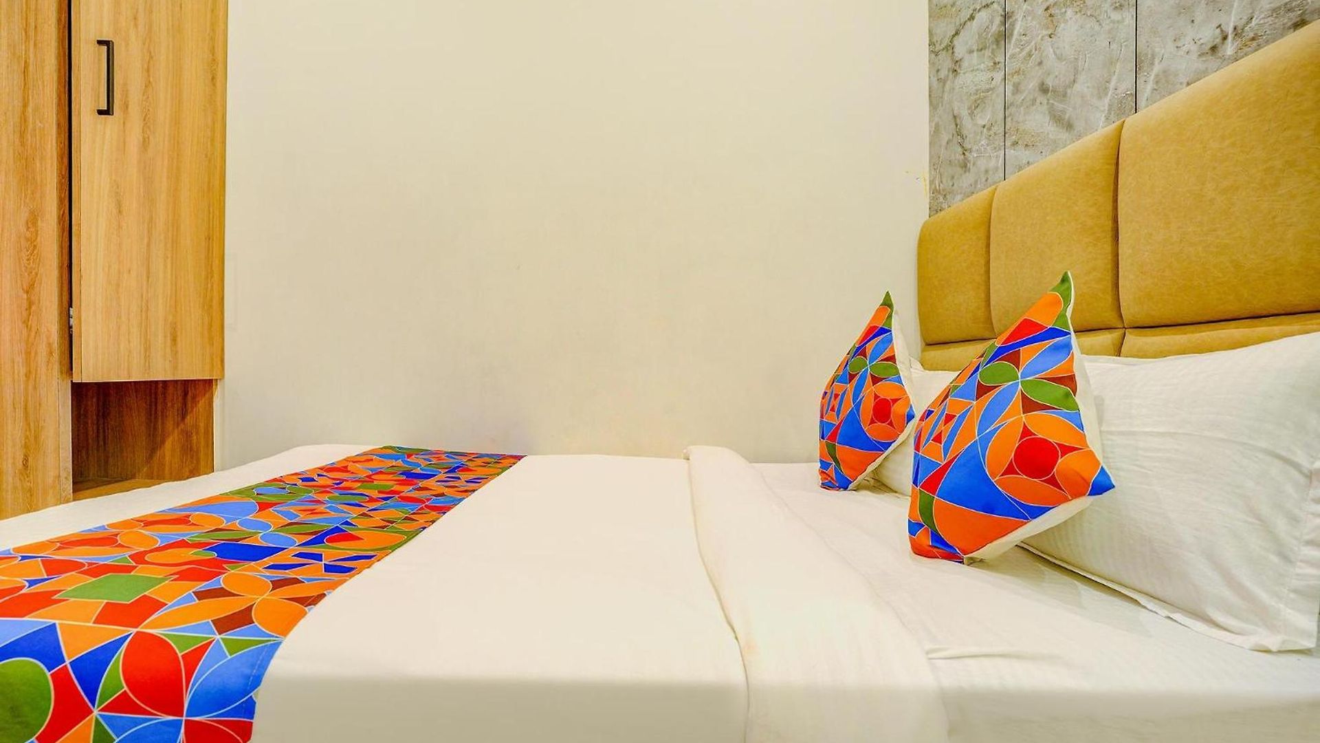 Hotel Fabexpress New Deepak - Nr & Csmt Station Mumbai
