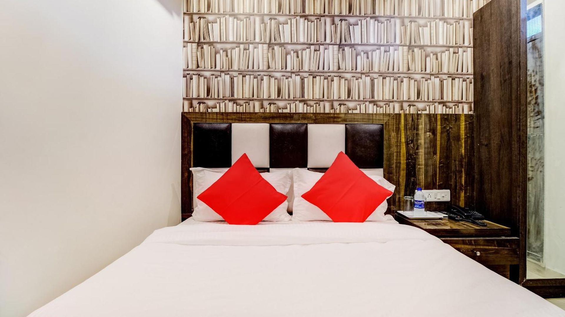 Oyo Flagship Qubic Hotel 4*