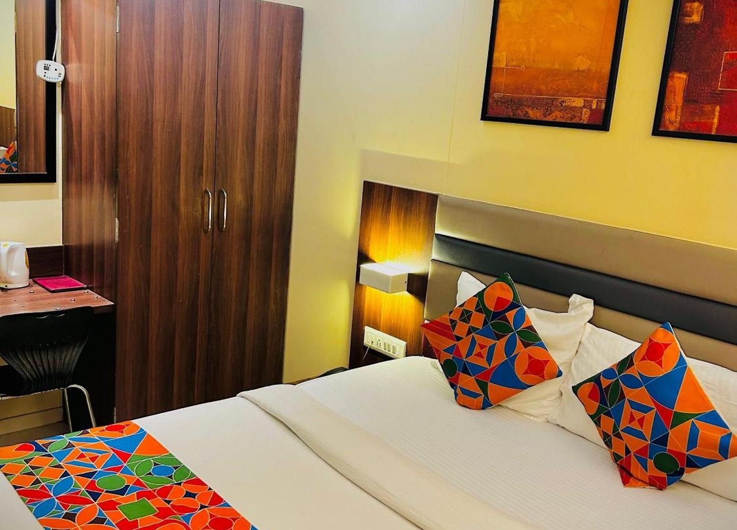 Regal International - Near International Airport Andheri East 3*