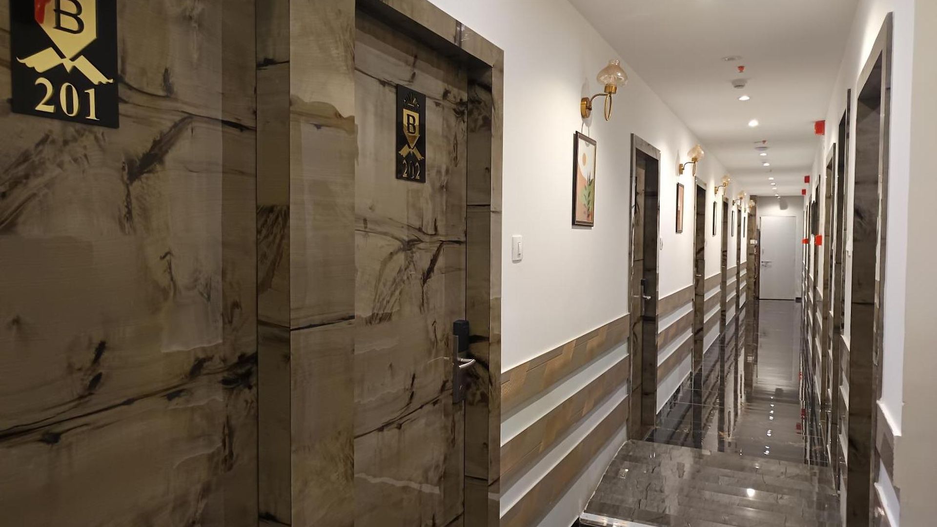 Beverly Palace Santacruz - Near Bkc - Airport T1 Hotel
