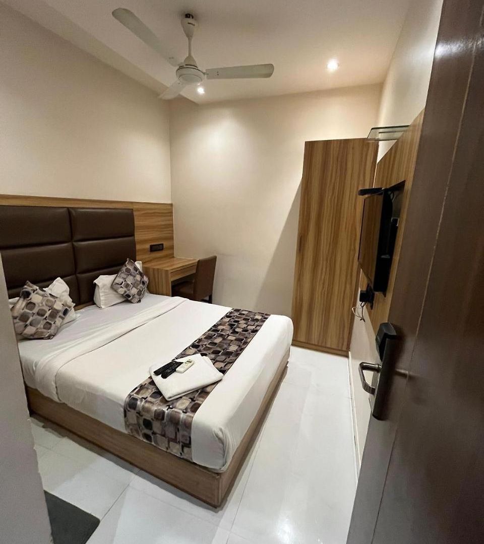 Guest house Shahi Darbar Terminal-2 *