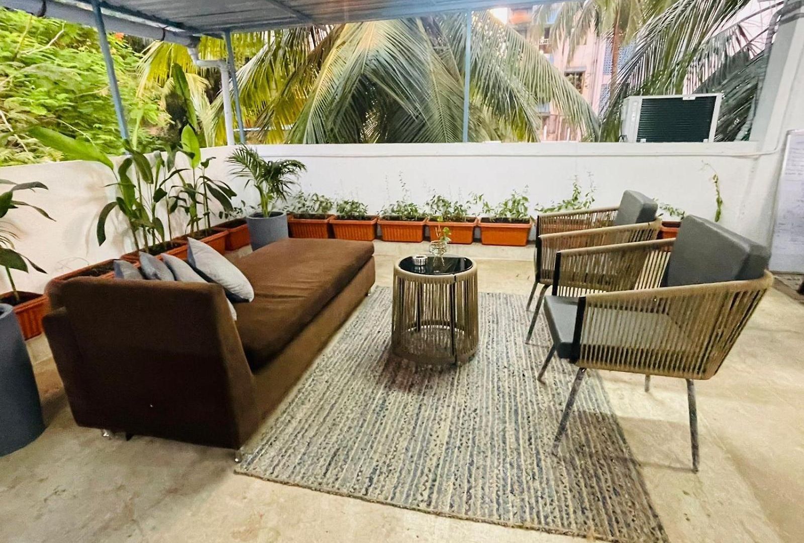 Luxe-bnb Near Airport Homestay