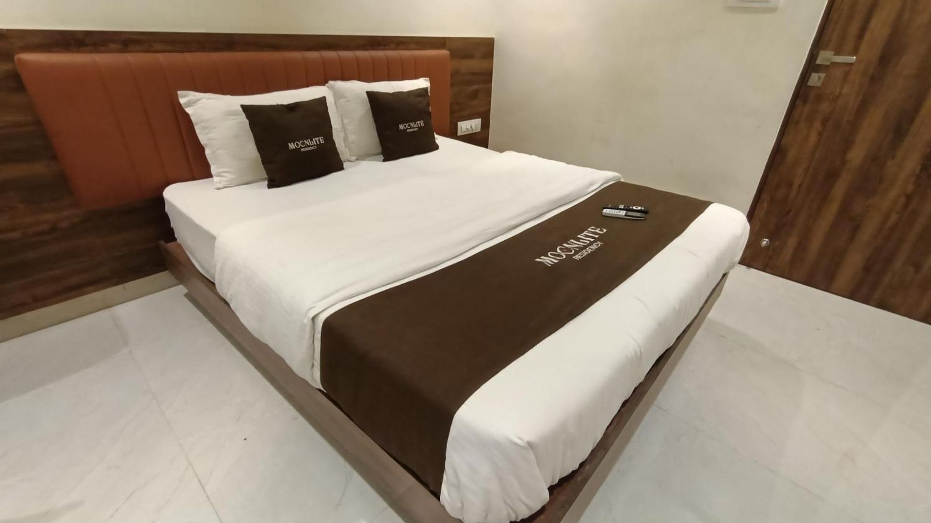 Moon Lite Residency - Marve Road Malad West - Premium Couple Friendly Hotel 2*