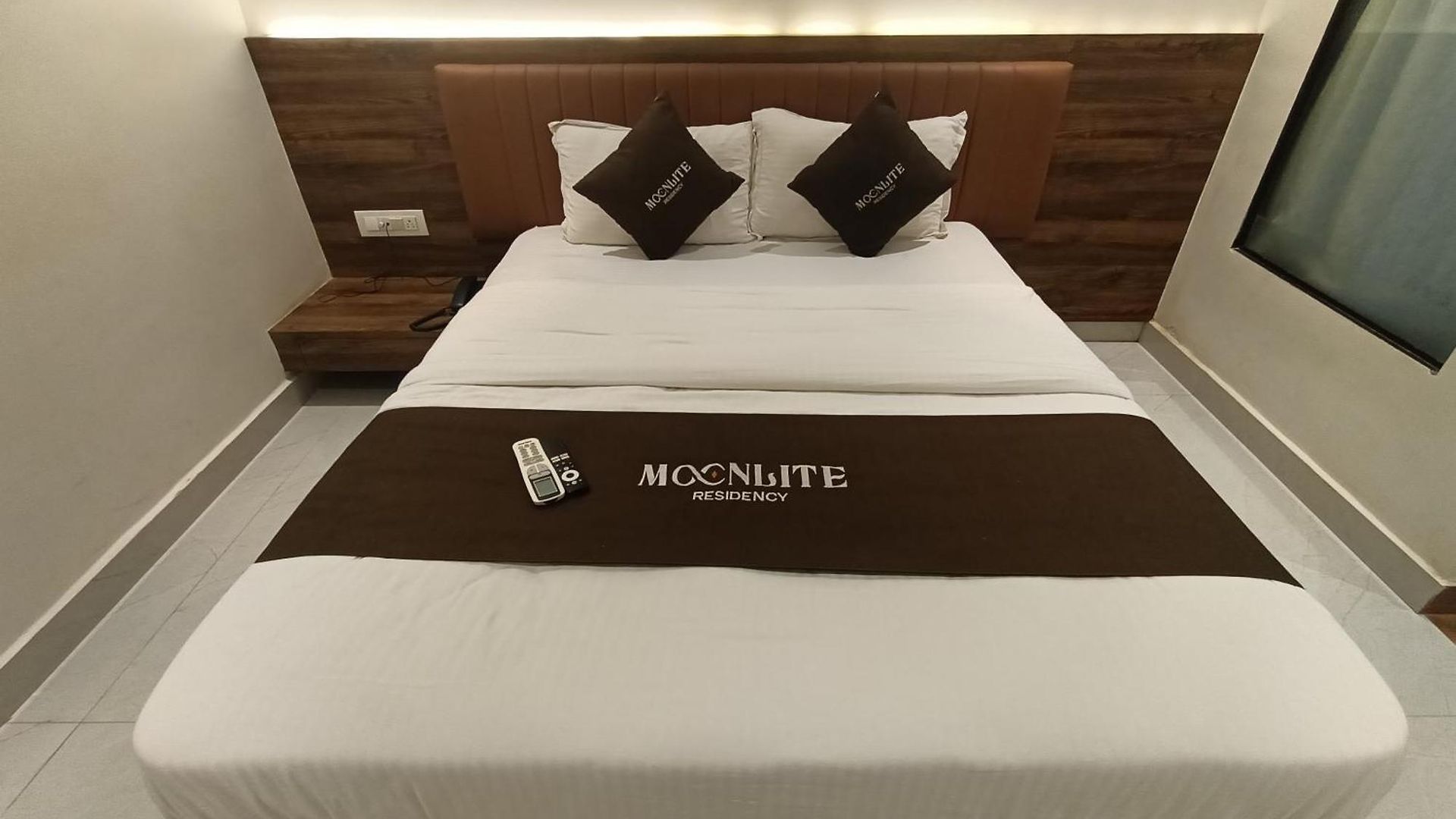 Hotel Moon Lite Residency - Marve Road Malad West - Premium Couple Friendly 2*