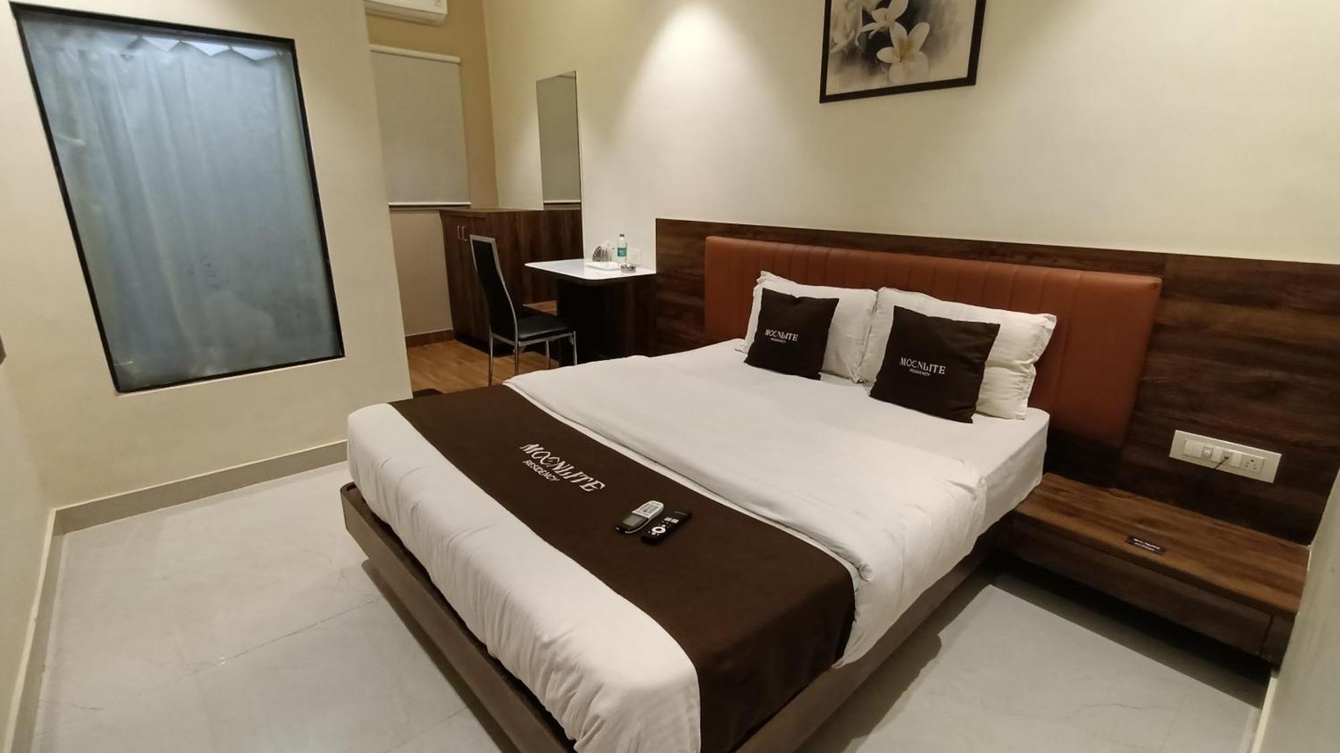Moon Lite Residency - Marve Road Malad West - Premium Couple Friendly Hotel 2*
