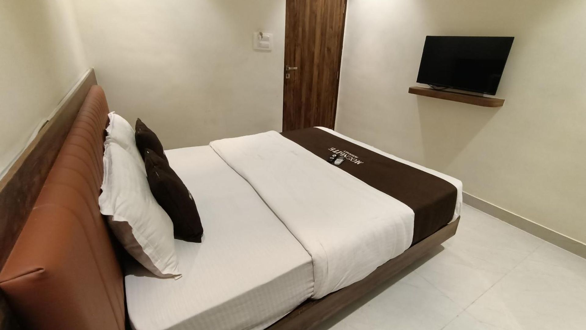 Hotel Moon Lite Residency - Marve Road Malad West - Premium Couple Friendly