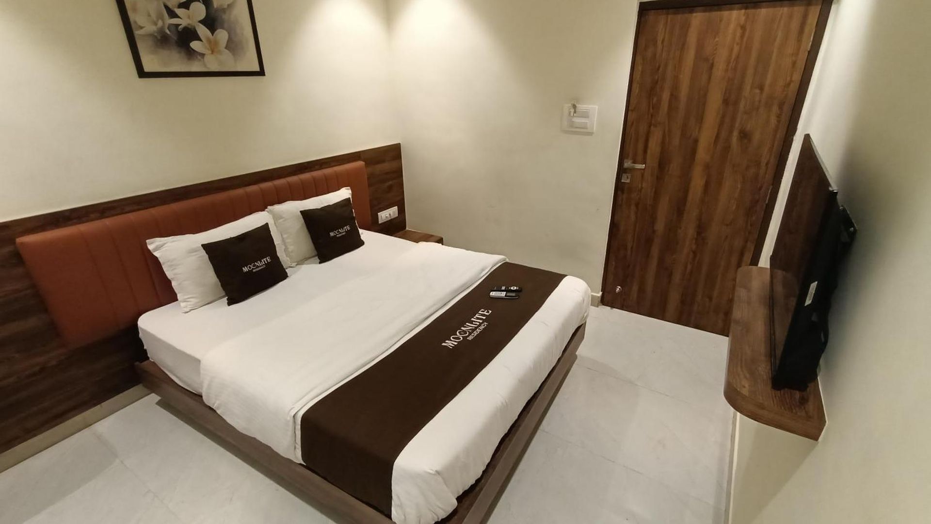 Hotel Moon Lite Residency - Marve Road Malad West - Premium Couple Friendly Mumbai