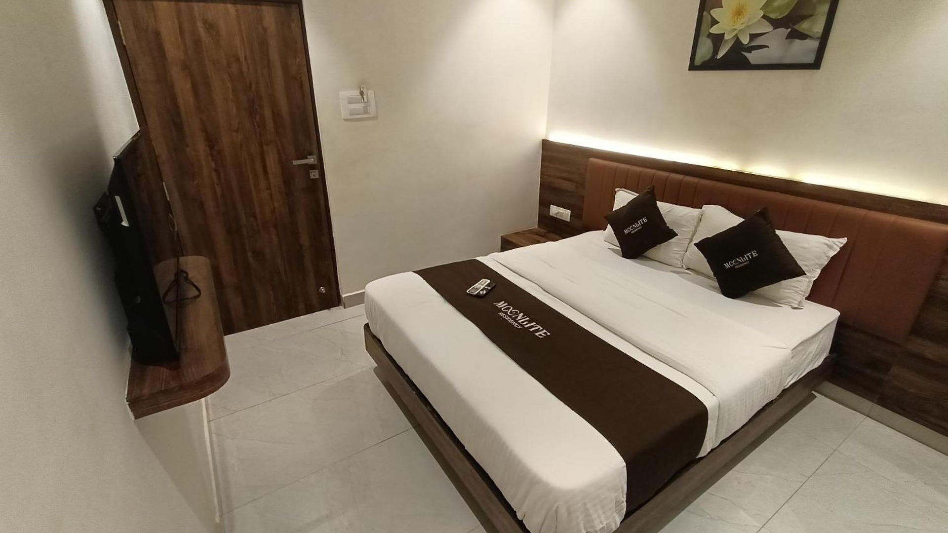 Moon Lite Residency - Marve Road Malad West - Premium Couple Friendly Hotel Mumbai