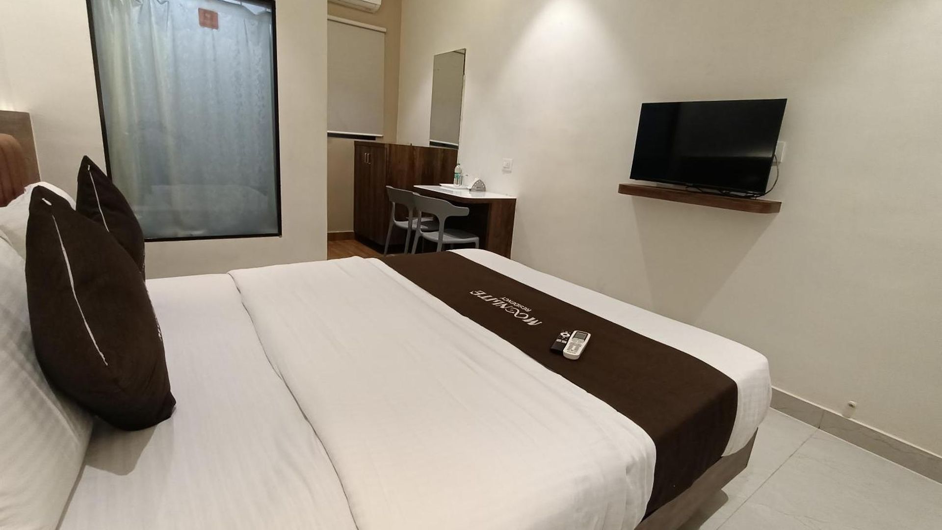 Moon Lite Residency - Marve Road Malad West - Premium Couple Friendly Hotel