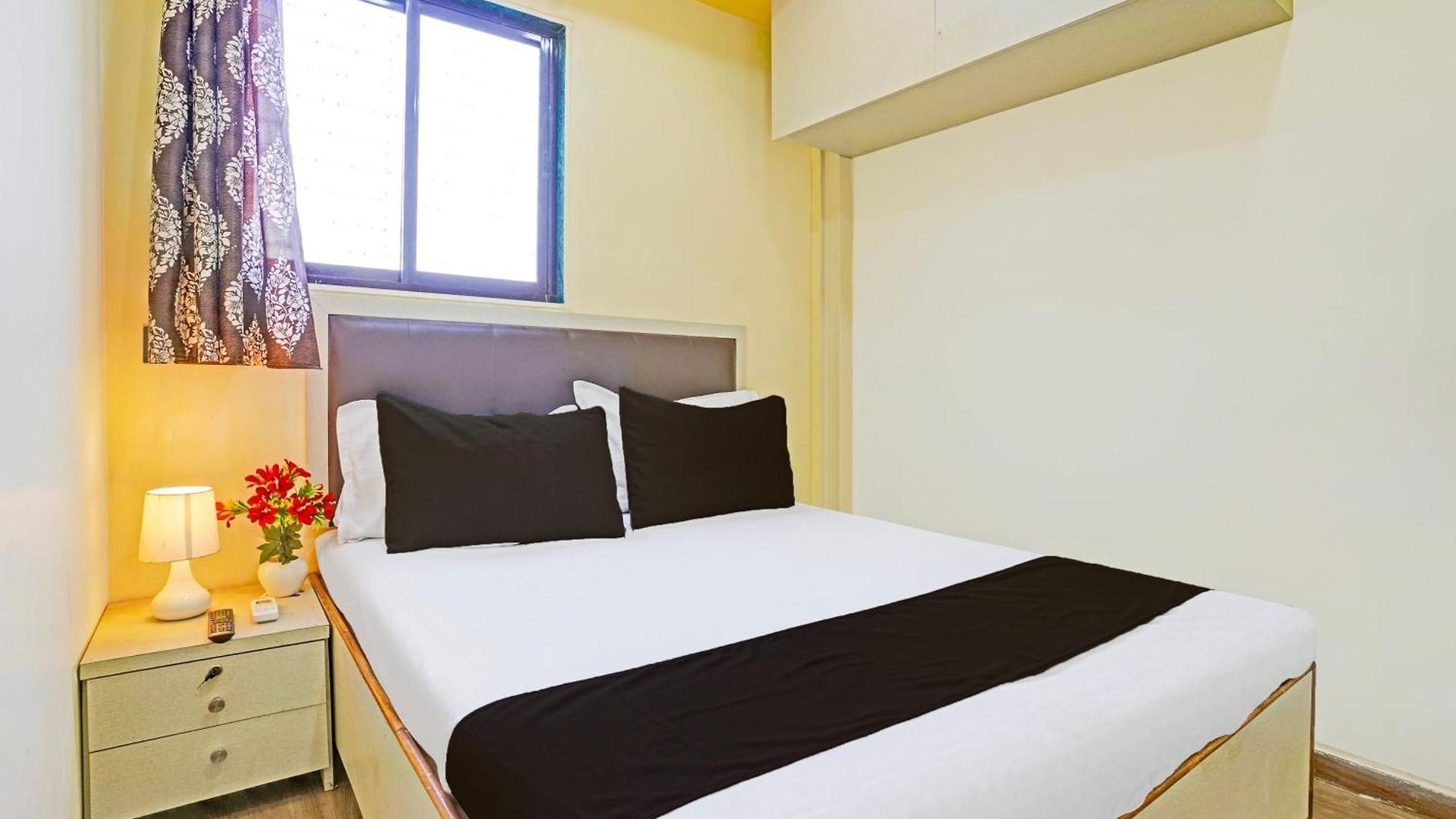 O Tanvi Hotel *