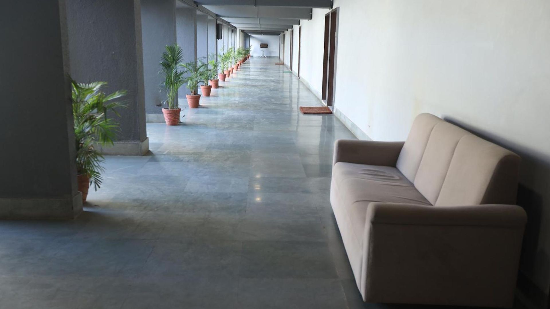 Country By Kempinski And - International Airport Hotel 3*