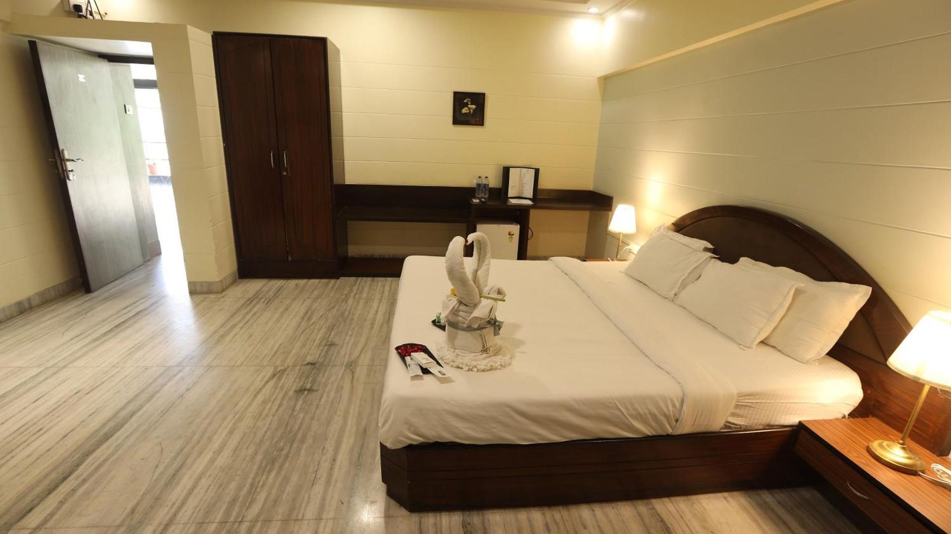 Country By Kempinski And - International Airport 3*