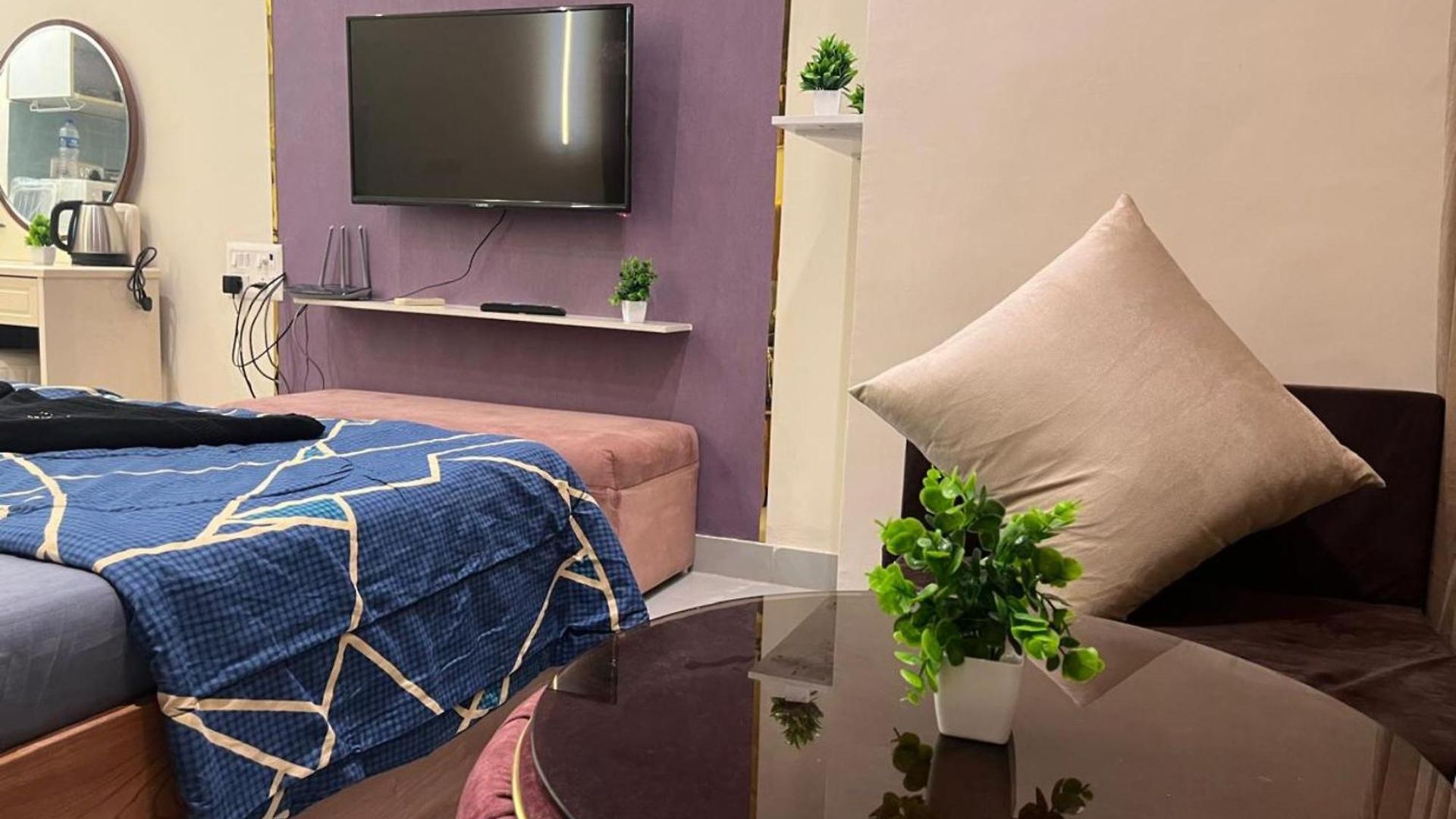 Ivy Splendour Private B, Oshiwara Apartment