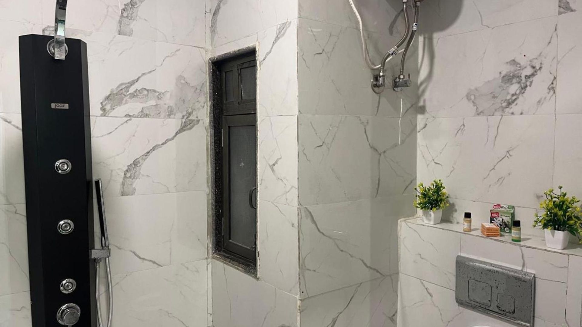 Ivy Splendour Private B, Oshiwara