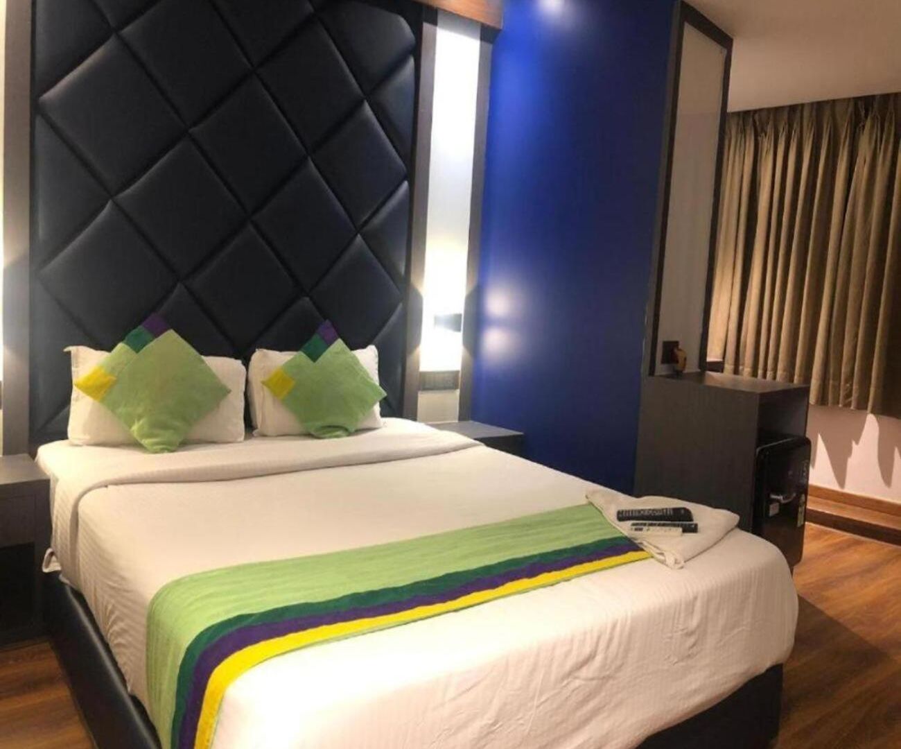 Glitz The Pacific - Nr Solitaire Corporate Park Guest house Mumbai